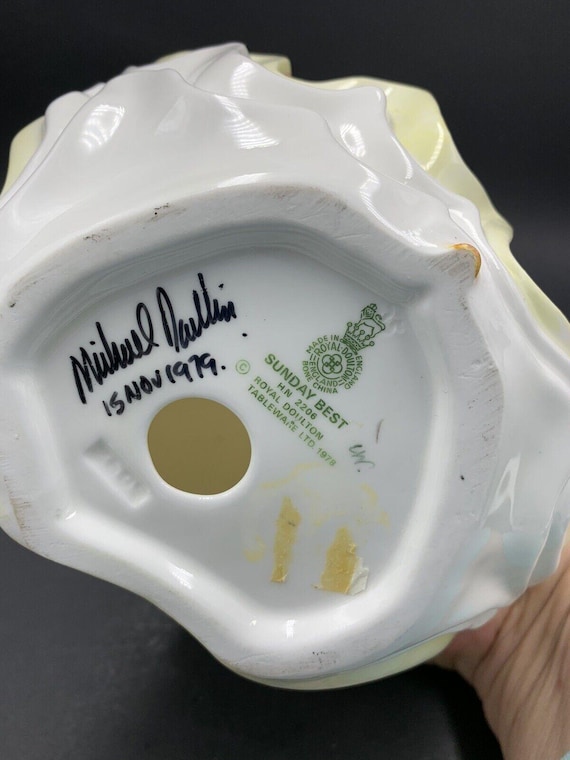 ヴィンテージ ロイヤルドルトン 1978年「サンデーベスト」HN2206