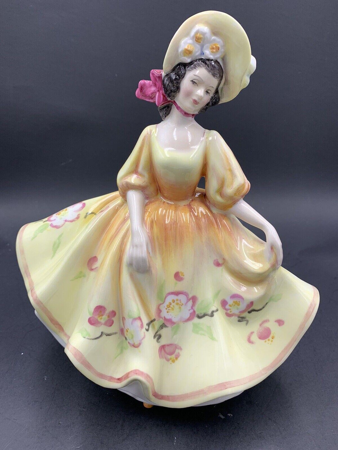 ロイヤルドルトン 希少 サンデイベスト 人形 HN 2206 シリアル入り ロイヤルドルトン 希少 サンデイベスト 人形 HN 2206 シリアル