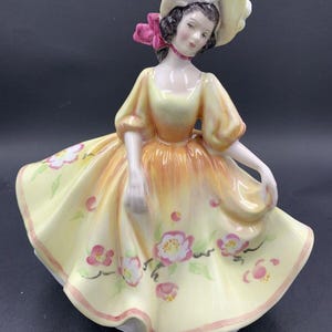 Vintage Royal Doulton 1978 “Sunday Best” HN2206 Bone China Figur SIGNIERT!
