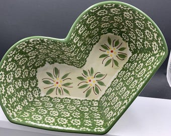 Temptations Ovenware by Tara Heart Shaped Green Bowl Old World 1QT FKI CERAMIC