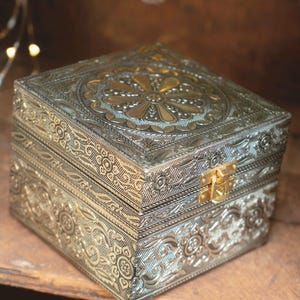 Silver Jewellery Box With Mirror And Lift Out Ring Tray, Velvet Jewellery Box, Flower Design, Earring And Necklace Box, Antique & Vintage