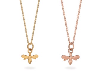 Tiny Bee Charm Ketting Goud of Rose Gold Vermeil