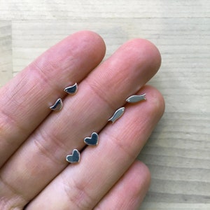Mini orecchini a bottone in argento sterling o vermeil dorato