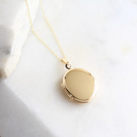 9ct gold oval hotsell locket and chain