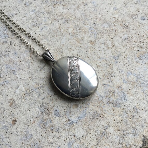 Vintage Oval Locket, Engraved Silver Locket, Edwardia… - Gem
