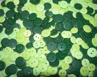 Bulk Lot, 1000 Small to Medium Green Buttons.  (Free US Shipping)