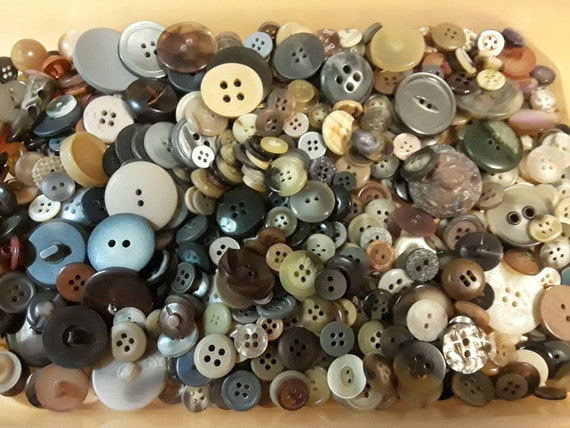 Bulk Lot, 500 Brown & Gray Buttons, Lot BG-1 free US Shipping 