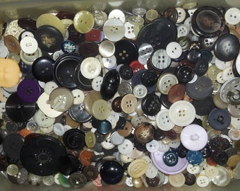 Bulk Buttons, 500 Vintage Buttons, Color Mix Buttons, Lot V3