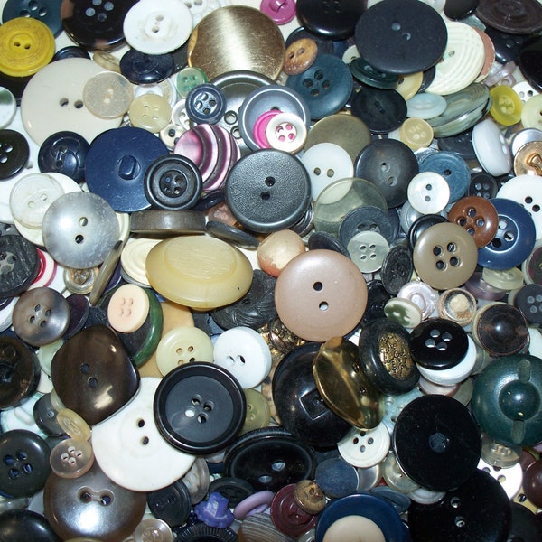 Bulk Lot, 500 Vintage Buttons, Color Mix, Lot V6