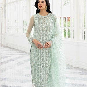 最新のパキスタンのウェディングドレス、インドの刺繍の服
