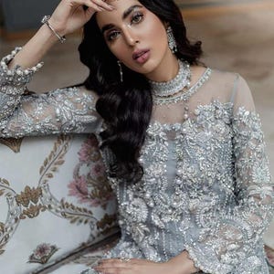最新のパキスタンのウェディングドレス、刺繍の服、インドのドレスコレクション、イードパーティーのフォーマルスーツ、サルワールカミーズ、アイスブルーのカスタムステッチ