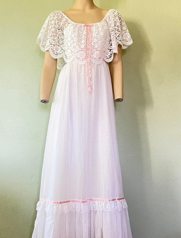 Abito vintage in pura prateria con rifiniture rosa in pizzo con spalle scoperte Cottagecore Maxi S