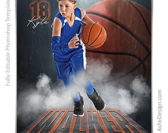 Puede incluir: Un joven jugador de baloncesto driblando una pelota de baloncesto frente a una pelota de baloncesto grande. El jugador lleva una camiseta azul con el número 18 y el nombre "Kyle" escrito en ella. El fondo es azul oscuro y gris con efectos de humo. El texto "NORTHFIELD WARRIORS BASKETBALL 20XX" está en la parte inferior de la imagen.