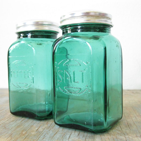 25% SUMMER SALE vintage emerald green depression era salt and pepper shakers
