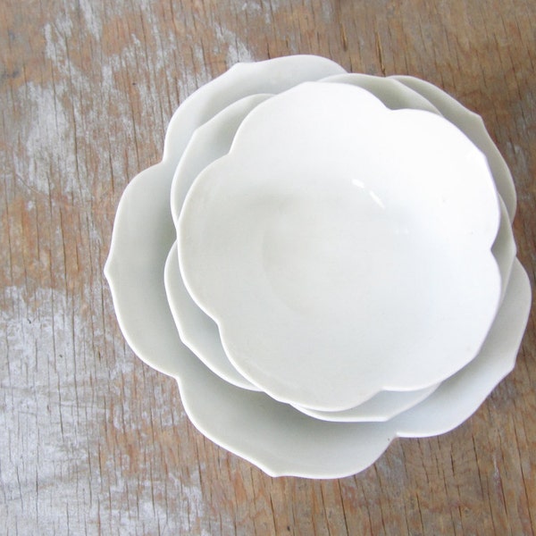 vintage white lotus bowls / mid century / set of three
