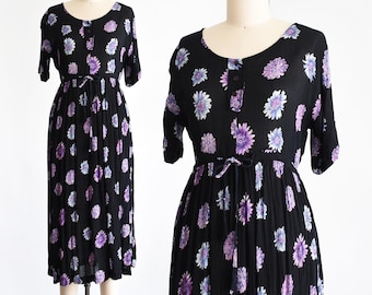 Vestido vintage de los años 90 de rayón arrugado negro con estampado floral, talla pequeña/mediana.