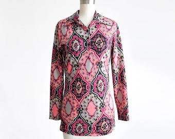 Chemisier psychédélique rose et noir vintage des années 1970, très grand/petit