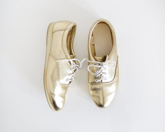 metallic gold tennis shoes