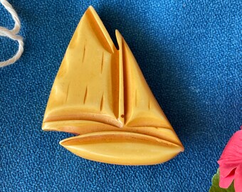 Vintage Sailboat Boat Brooch Pin Made in France 40's, 50's, 60's Plastic Catalin, Fashion Clothing Accessory, French Designer Nautical, Tiki