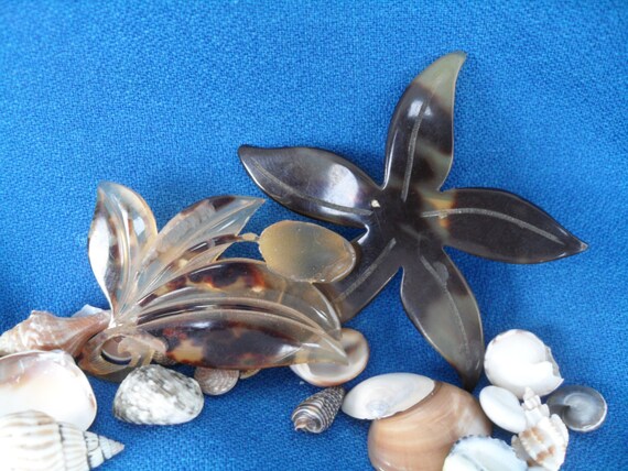 Vintage Tortoiseshell Starfish & Flower Pin Colle… - image 1