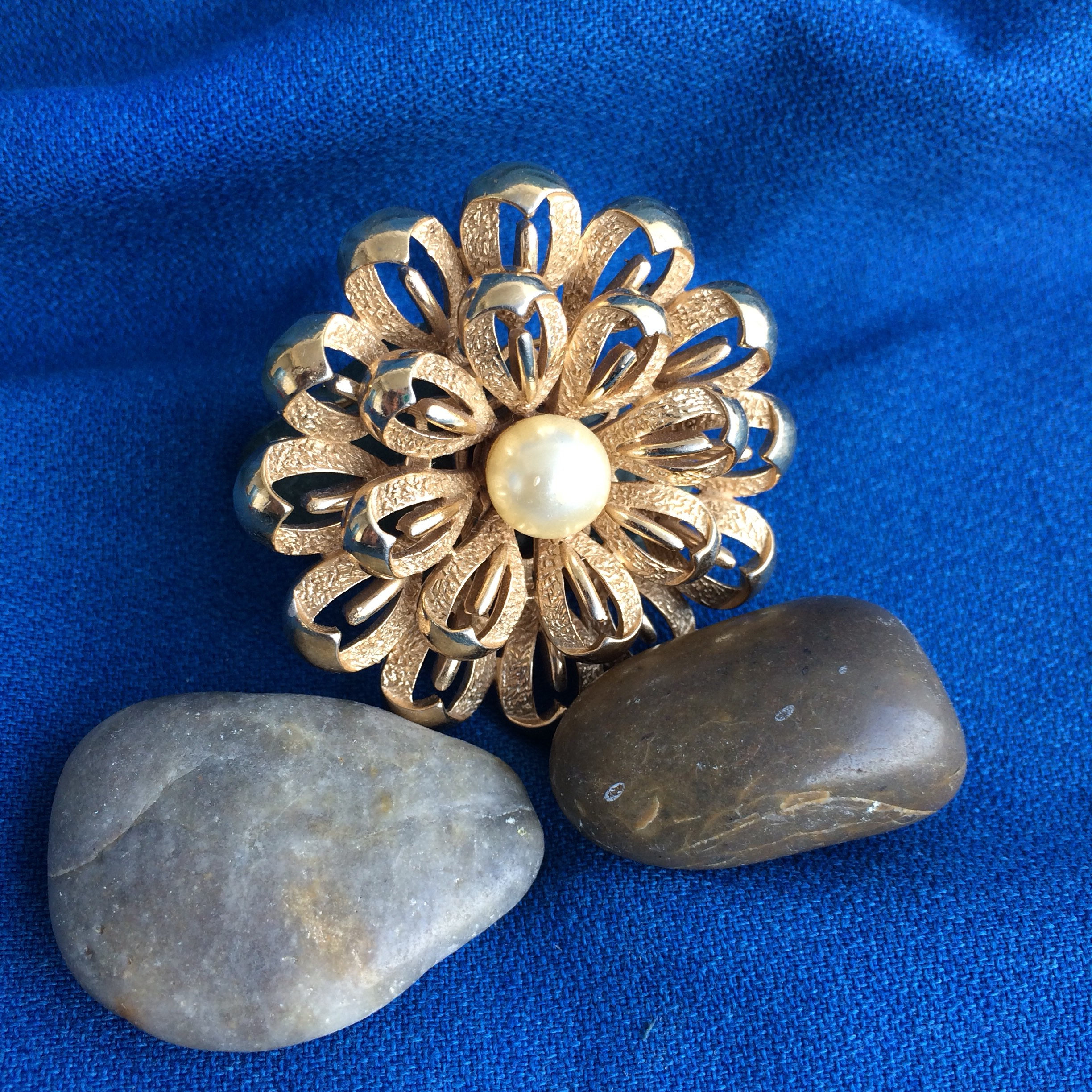 Beautiful Vintage Gold Tone Flower Pin Brooch With Faux Pearl - Etsy