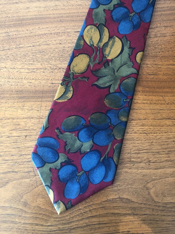 Vintage Grapes, Fruit Novelty Print Italian Silk T