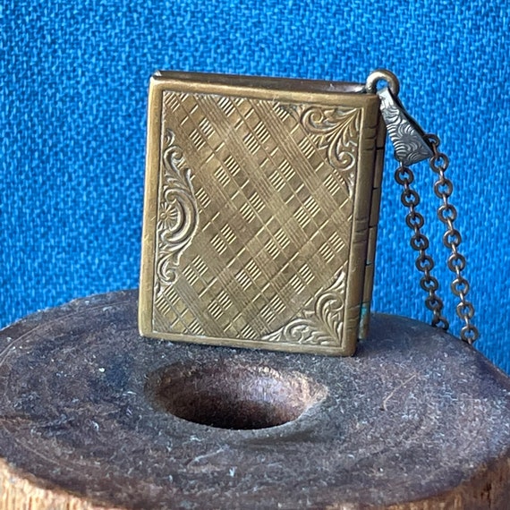 Beautiful Vintage Antique Locket Necklace & Penda… - image 3