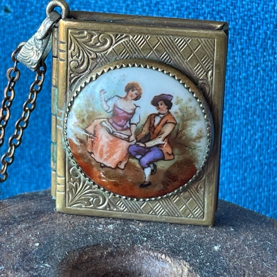 Beautiful Vintage Antique Locket Necklace & Penda… - image 2