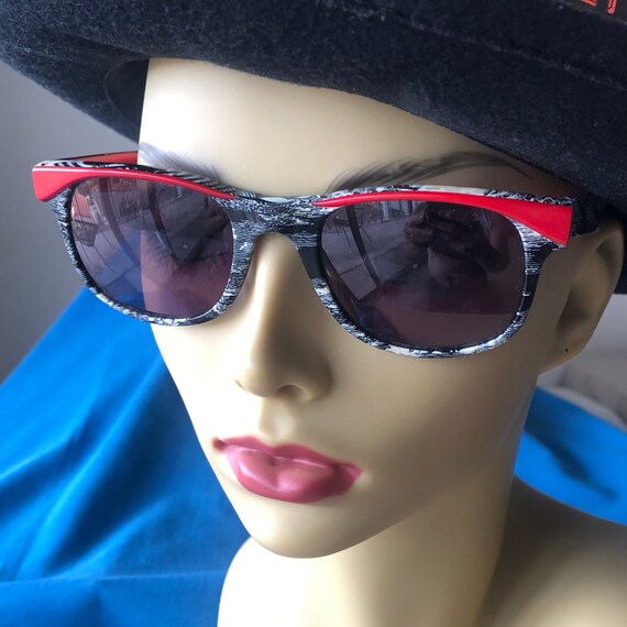 Vintage 80s Red, Black, White Sunglasses, The Bea… - image 4