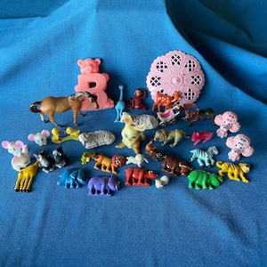 Vintage Cute Miniature Plastic Toy Collection Dogs, Poodles, Kitty Cats, Mouse, Ducks, Rabbit, Zoo Animal Magnets, Sheep For Girl, Boy, Kid