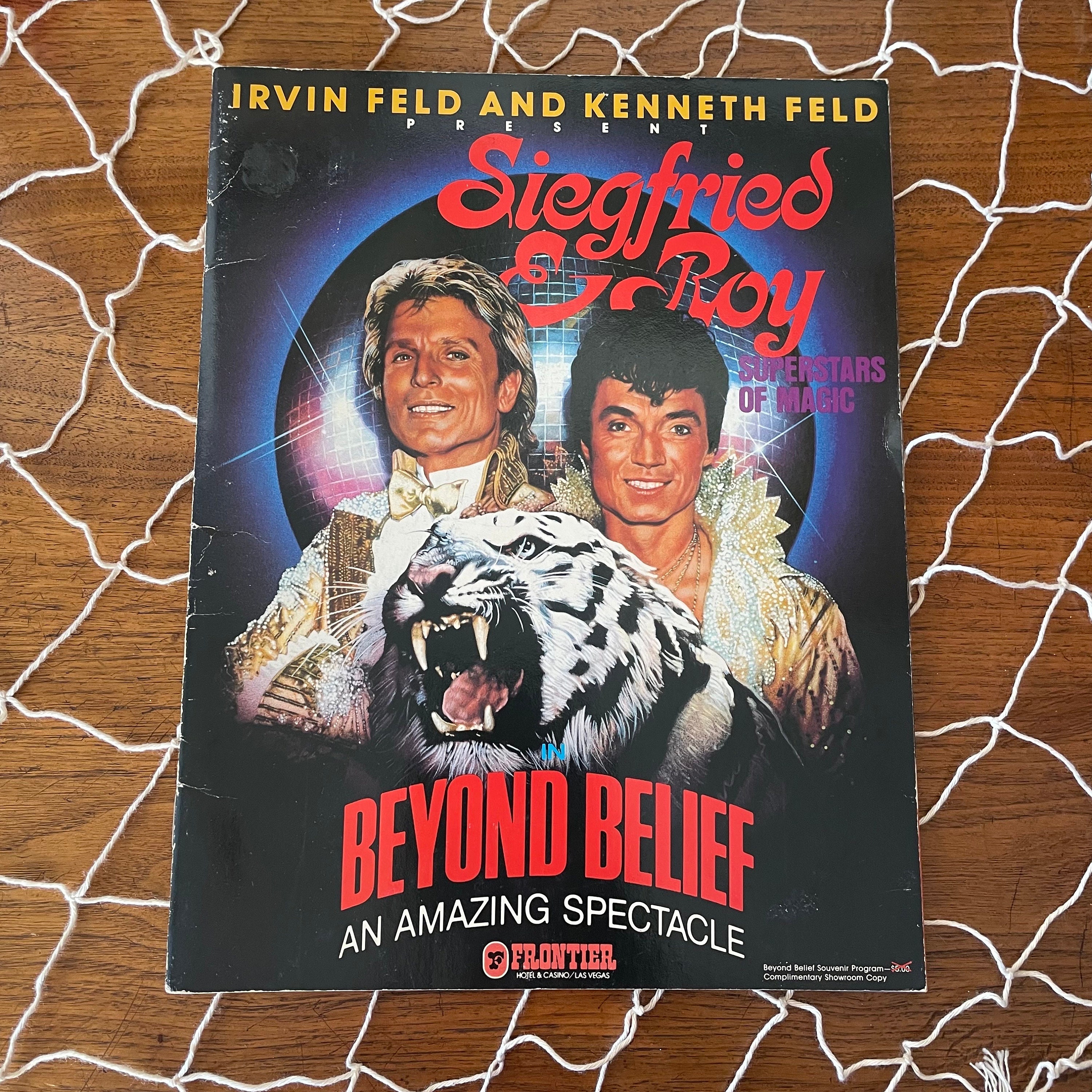 【中古】Siegfried [DVD] [Import] Vintage Las Vegas Siegfried & Roy Magic Show Souvenir Program