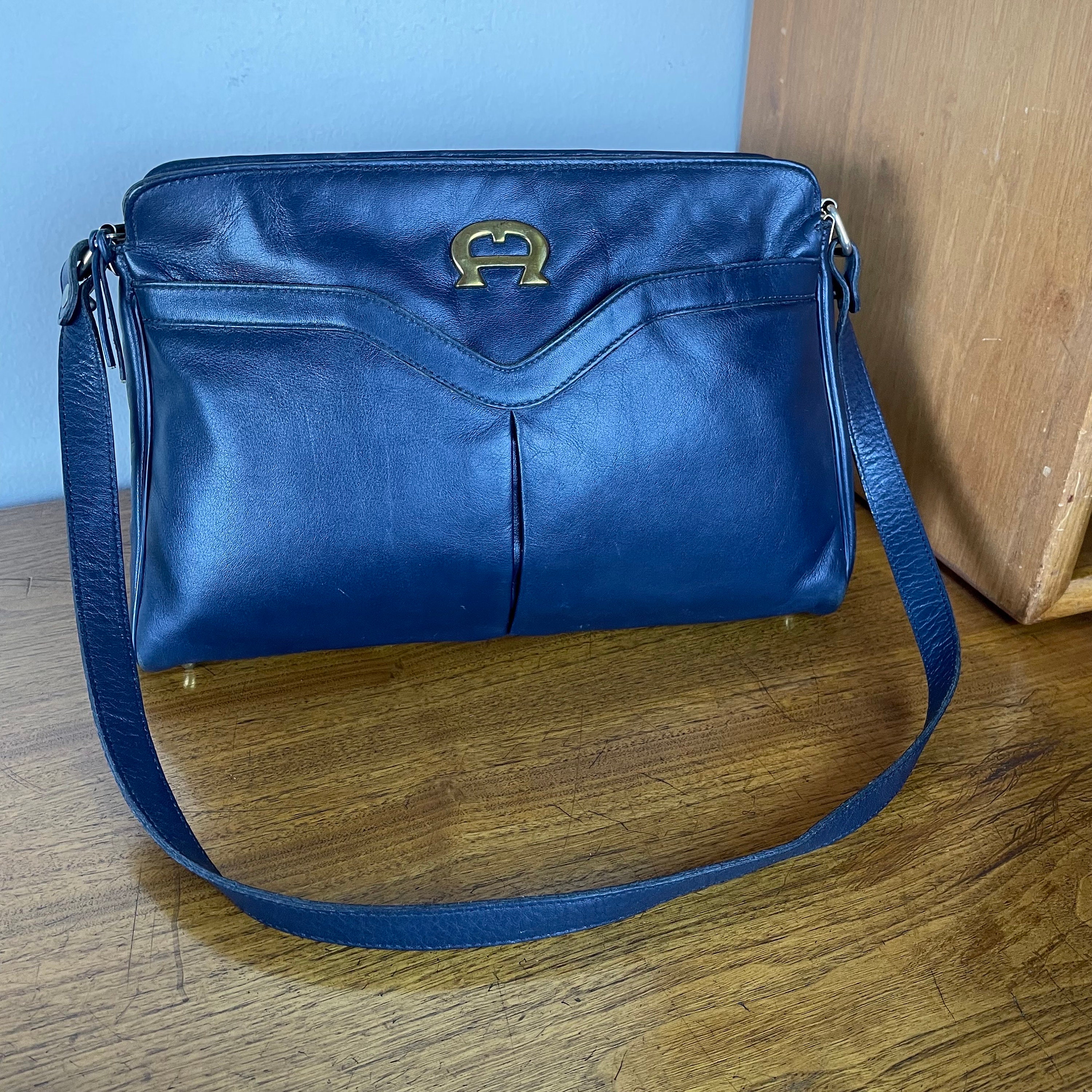 Vintage Designer Etienne Aigner Womens Soft Blue Leather Handbag