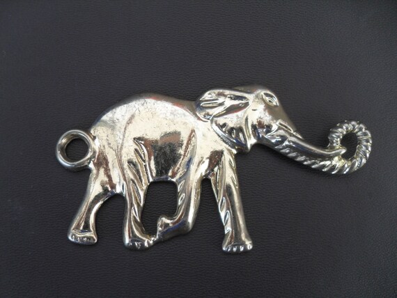 Vintage Elephant Necklace Pendant Large Chunky Ch… - image 2