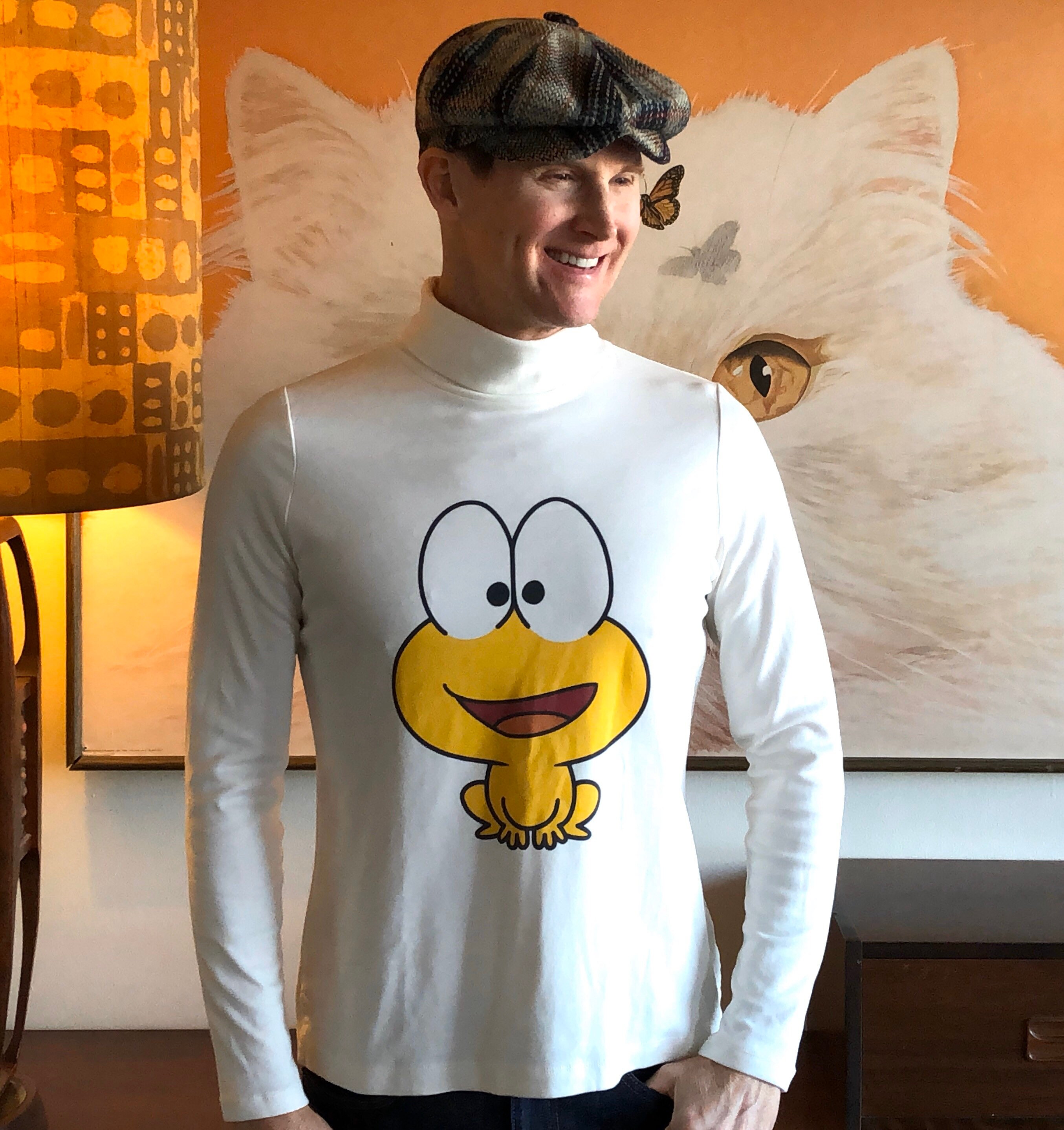 Vintage off White Turtleneck Shirt With Fun Yellow Frog Graphic