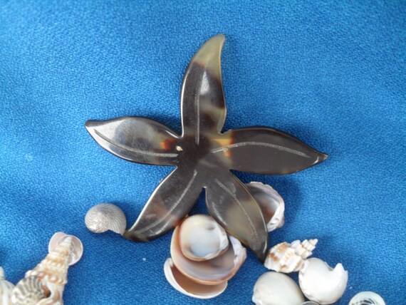 Vintage Tortoiseshell Starfish & Flower Pin Colle… - image 3