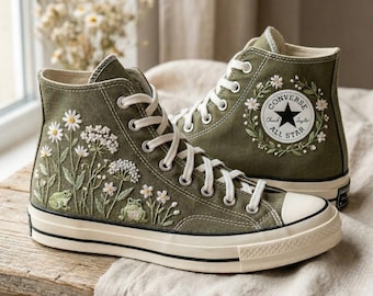 Tênis Converse de cano alto bordados personalizados | Sapatos com estampa de sapo, margarida e flores silvestres