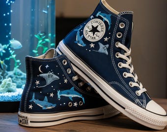 カスタム刺繍入り花柄コンバースハイカットスニーカー：ラベンダーデザイン