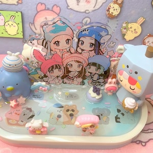 Organizador de escritorio NewJeans & Sumikko Gurashi Momiji, fiesta de animales kawaii, lindo y elegante soporte para teléfono Y2K