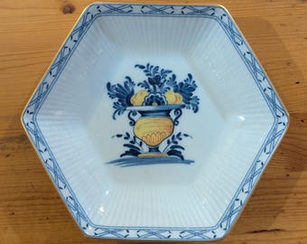 Vista Alegre Viana Pentagon Dish ca. 1990s