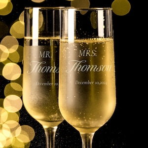MR. and MRS. Champagne flute Couple Personalized  Flute Set, Personalized Wedding Gifts, Wedding Decor, Gifts for Couples, Mr and Mrs Gifts