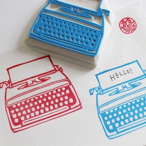 Sello de goma de máquina de escribir vintage, sello tallado a mano, regalo artesanal para amantes de la papelería.