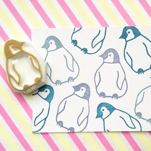 Tampon en caoutchouc pour bébé pingouin, Tampon animal mignon, Tampon sculpté à la main, Cadeau artisanal pour les enfants