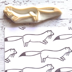 Lopende hermelijnstempel, bosdierenstempel, handgesneden stempel, knutselcadeau voor kinderen