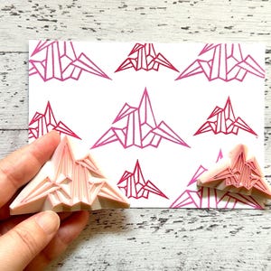 Tampon en caoutchouc origami grue, tampon grue en papier japonais, tampon sculpté à la main, cadeau pour les créatifs