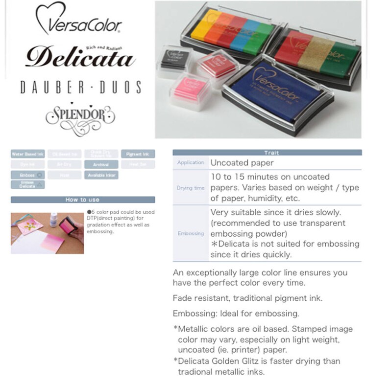 以下が含まれることがあります： 様々な色合いのVersaColor Delicata Dauber Duos Splendorインクパッド。インクパッドは、ハート型のロゴが付いた透明なプラスチックケースに入っています。インクパッドは、非コーティング紙での使用に適しており、エンボス加工に最適です。インクパッドは色あせに強く、伝統的な顔料インクを使用しています。