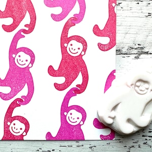 Tampon en caoutchouc pour bébé singe, Tampon animal de la jungle, Tampon sculpté à la main, Cadeau artisanal pour enfant