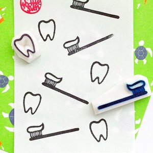 Tampon en caoutchouc de dent, tampon brosse à dents, tampon sculpté à la main pour la tenue d'un journal, cadeau pour bricoleur