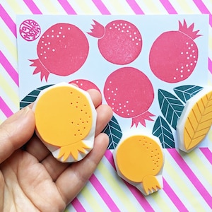 Timbro in gomma melograno: timbri intagliati a mano, design di frutta botanica