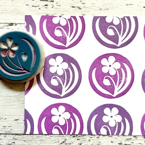 Timbro in gomma con fiore viola, timbro con motivo botanico, timbro intagliato a mano, regalo artigianale per lei