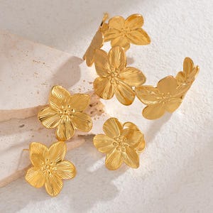 ゴールドフラワーブレスレットイヤリングリング/ゴールドメッキの大きな花のジュエリーセット/母親のためのステートメントフラワージュエリー/彼女へのギフト